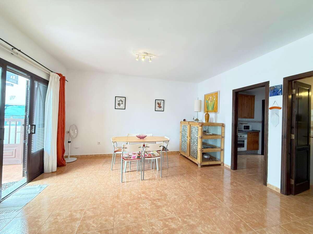 3 sovrum Semi-fristående Villa till salu i Costa Teguise med garage - 375 000 € (Ref: 9673726)