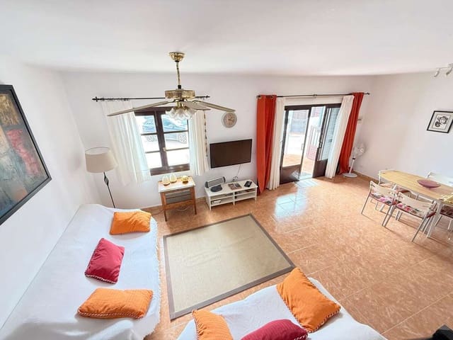 3 sovrum Semi-fristående Villa till salu i Costa Teguise, Teguise med garage - 375 000 € (Ref: 9673726)