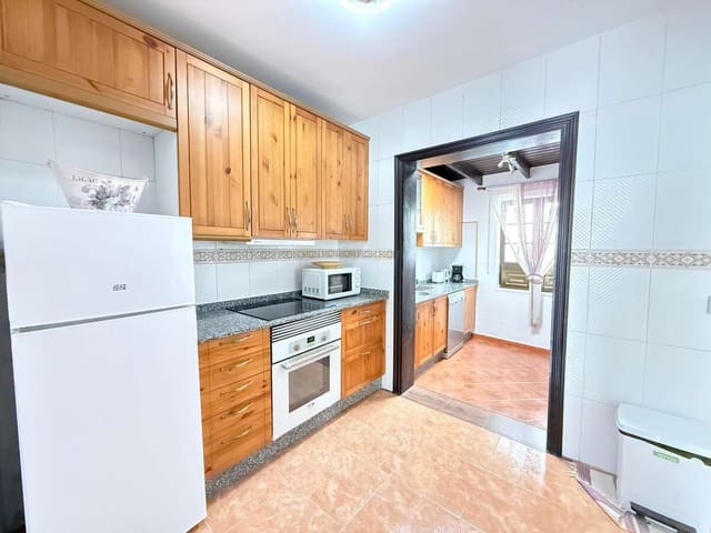 3 sovrum Semi-fristående Villa till salu i Costa Teguise, Teguise med garage - 375 000 € (Ref: 9673726)