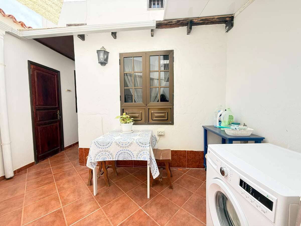 3 bedroom Semi-detached Villa for sale in Costa Teguise with garage - € 375,000 (Ref: 9673726)