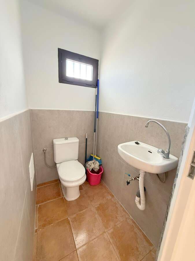 Commercial for rent in Puerto del Carmen - € 2,000 (Ref: 9697953)