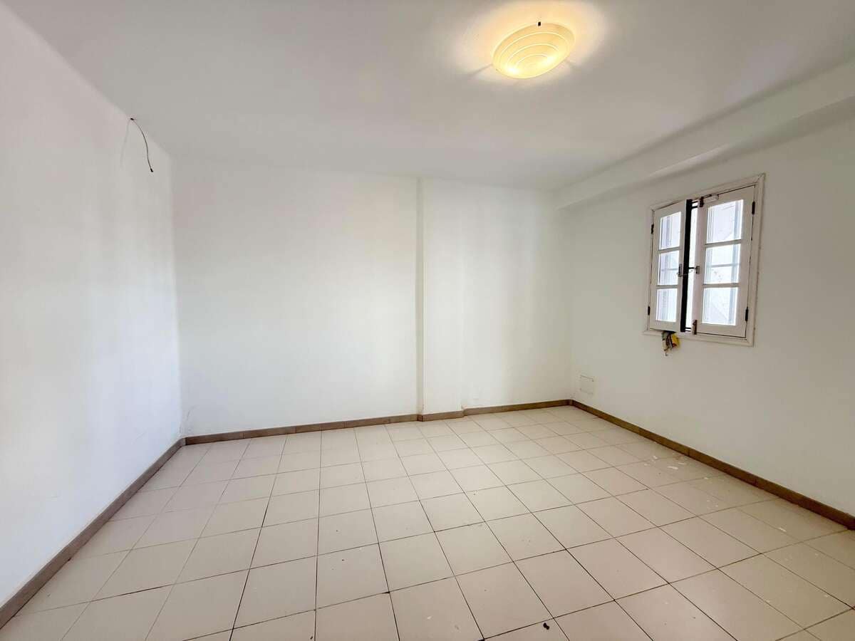 Commercial for rent in Puerto del Carmen - € 2,000 (Ref: 9697953)