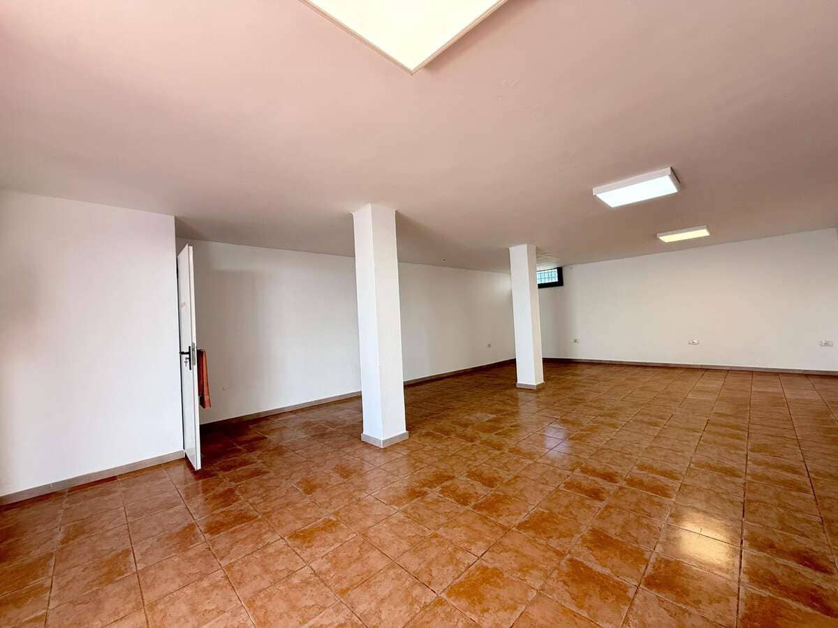 Commercial for rent in Puerto del Carmen - € 2,000 (Ref: 9697953)