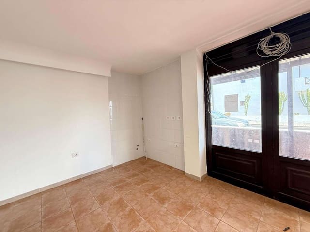 Kaupallinen vuokrattavana paikassa Puerto del Carmen, Tías - 2 000 € (Ref: 9697953)