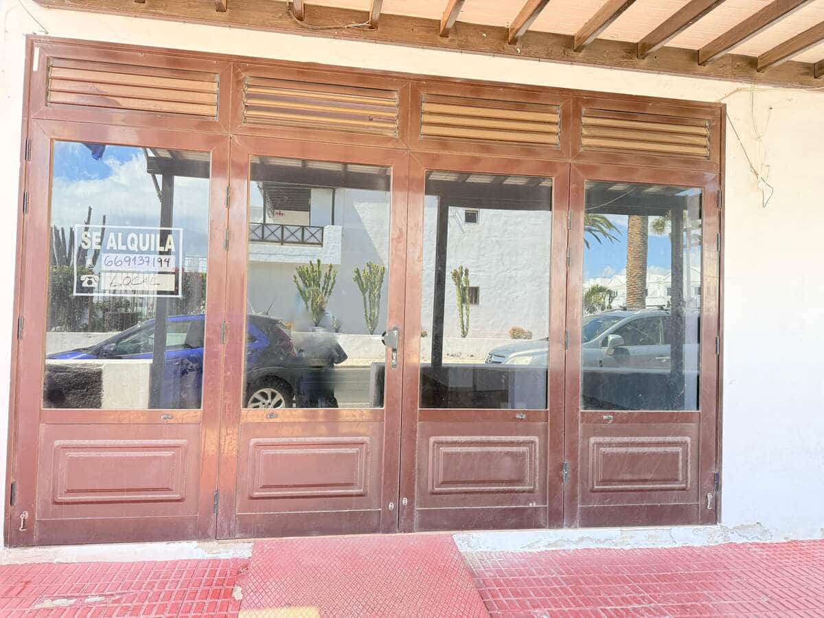 Commercial for rent in Puerto del Carmen - € 2,000 (Ref: 9697953)