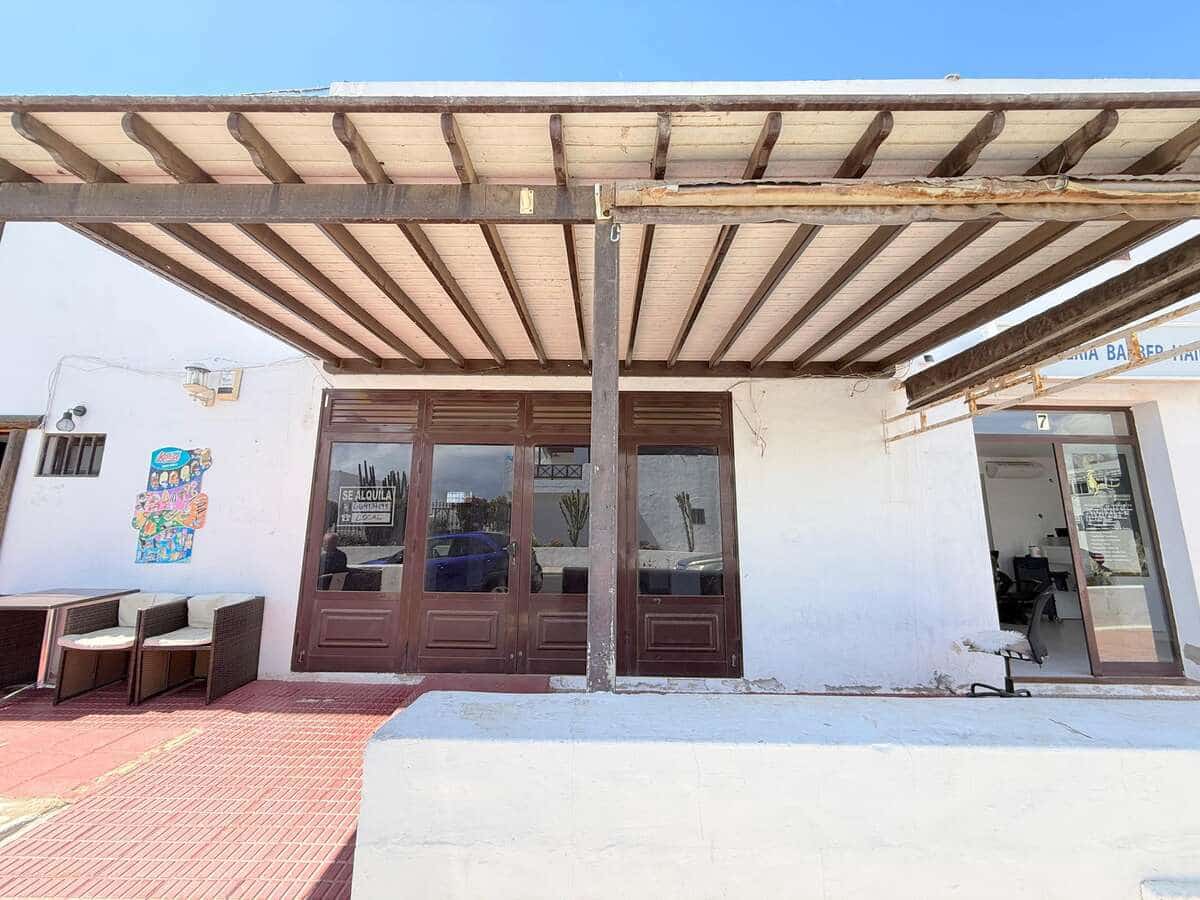 Commercial for rent in Puerto del Carmen - € 2,000 (Ref: 9697953)