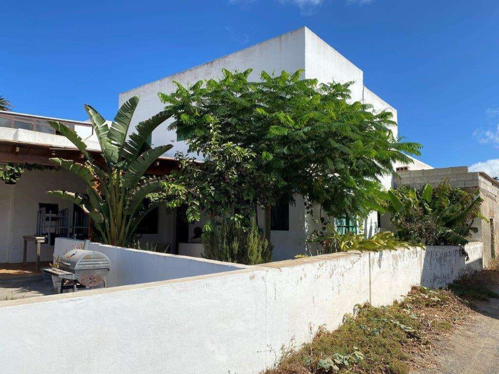 6 bedroom Finca/Country House for sale in Haria with garage - € 798,000 (Ref: 9700364)