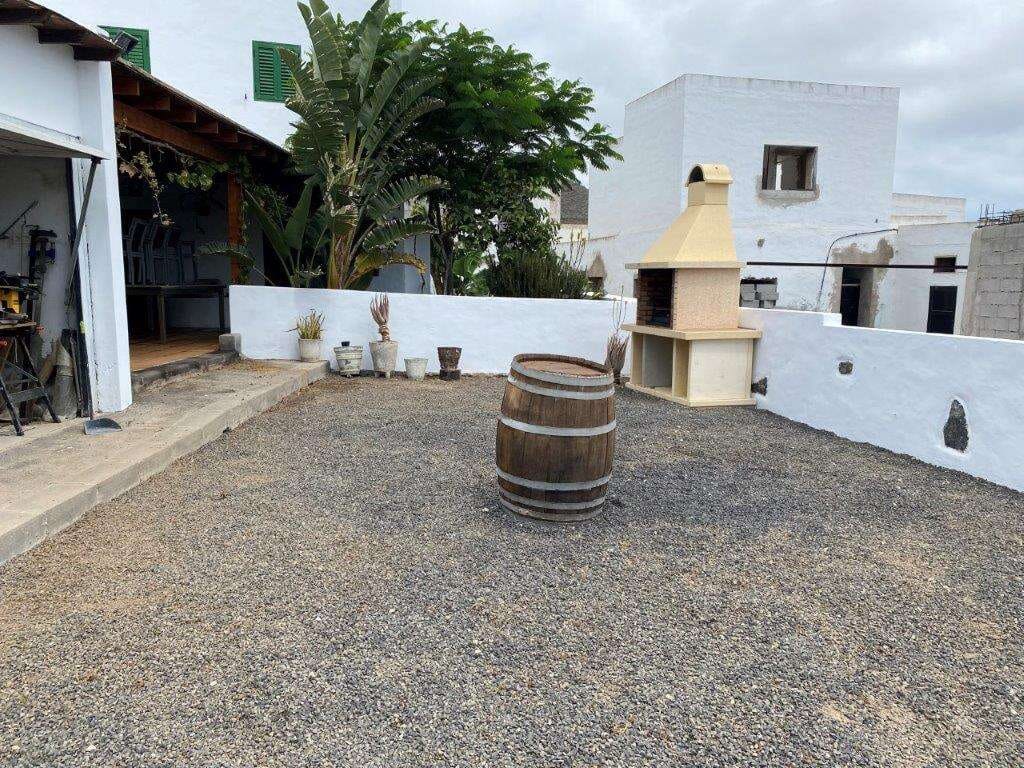 6 bedroom Finca/Country House for sale in Haria with garage - € 798,000 (Ref: 9700364)