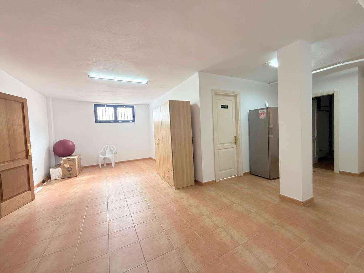 4 bedroom Finca/Country House for rent in Arrecife with garage - € 1,800 (Ref: 9714396)