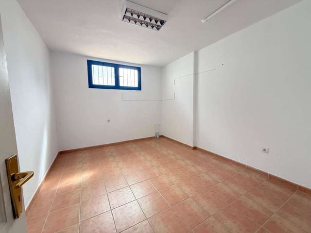 4 bedroom Finca/Country House for rent in Arrecife with garage - € 1,800 (Ref: 9714396)