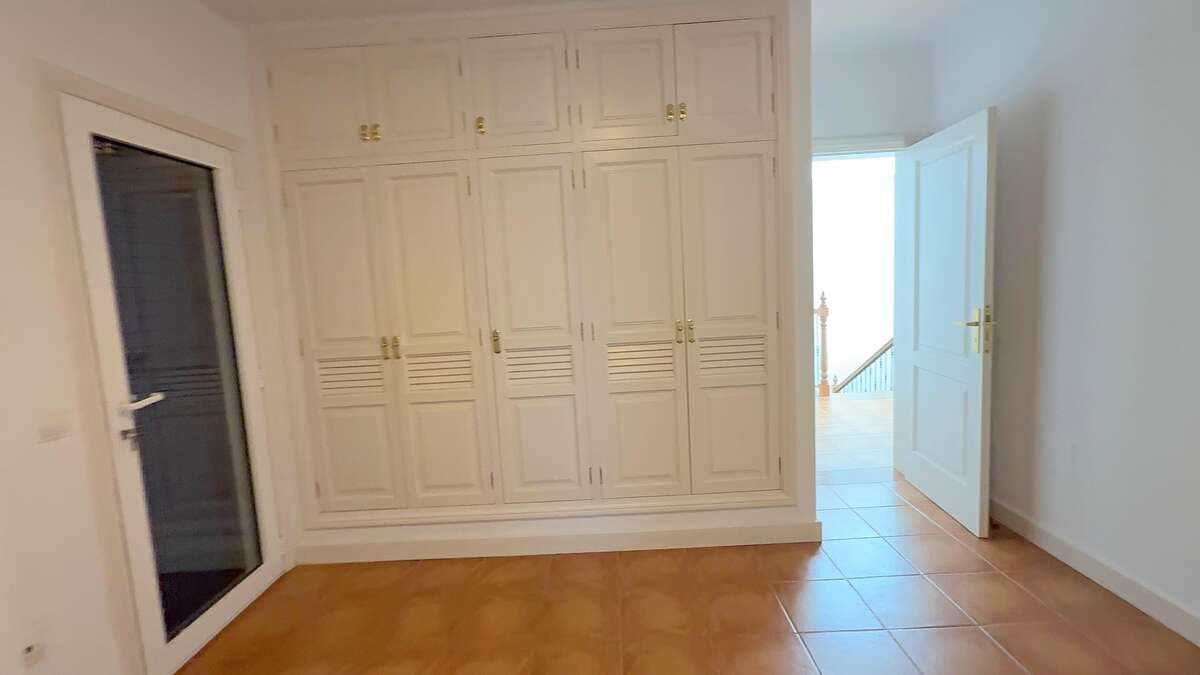 4 bedroom Finca/Country House for rent in Arrecife with garage - € 1,800 (Ref: 9714396)