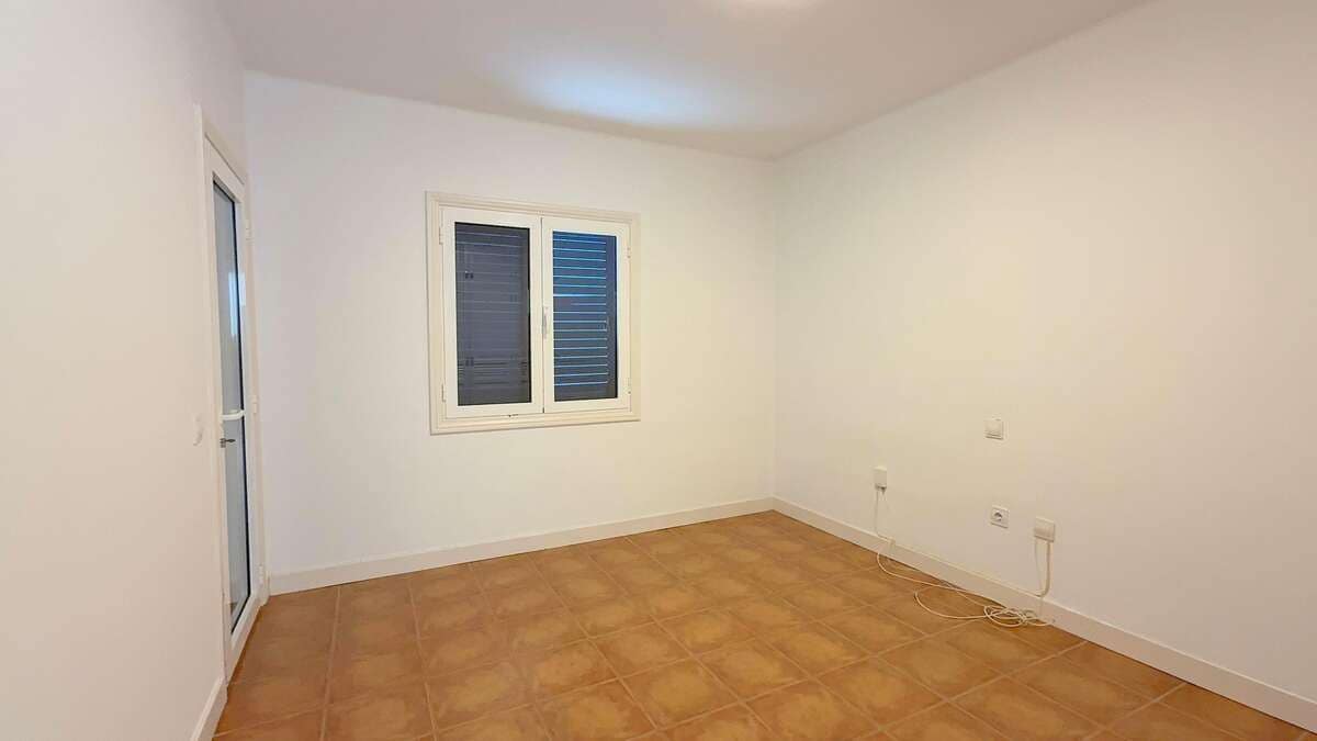 4 bedroom Finca/Country House for rent in Arrecife with garage - € 1,800 (Ref: 9714396)