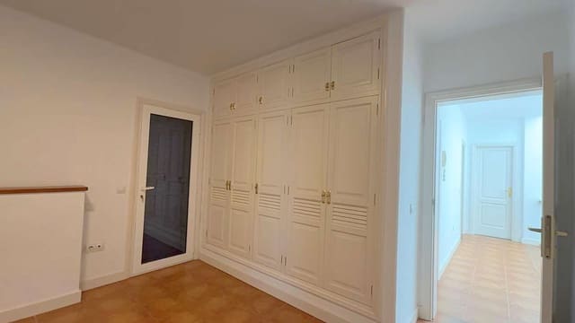 4 bedroom Finca/Country House for rent in Arrecife with garage - € 1,800 (Ref: 9714396)