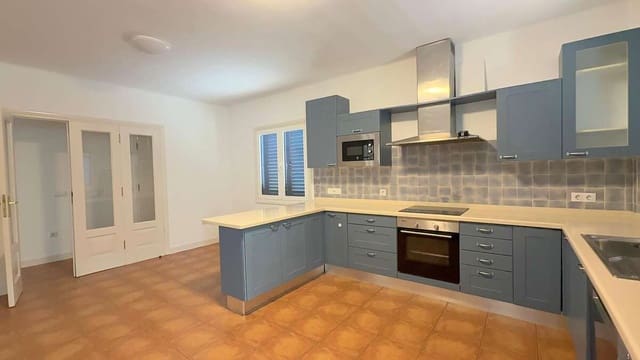 4 bedroom Finca/Country House for rent in Arrecife with garage - € 1,800 (Ref: 9714396)