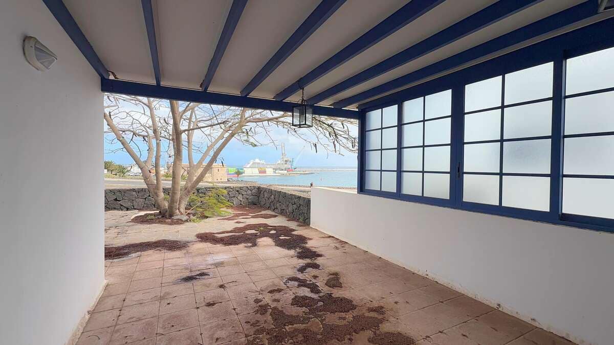 4 bedroom Finca/Country House for rent in Arrecife with garage - € 1,800 (Ref: 9714396)