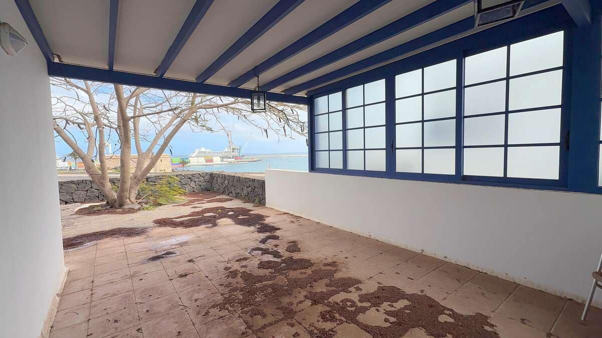 4 bedroom Finca/Country House for rent in Arrecife with garage - € 1,800 (Ref: 9714396)