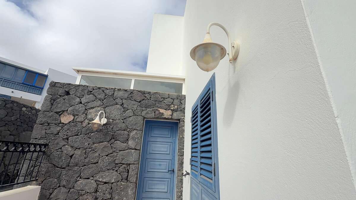 4 bedroom Finca/Country House for rent in Arrecife with garage - € 1,800 (Ref: 9714396)