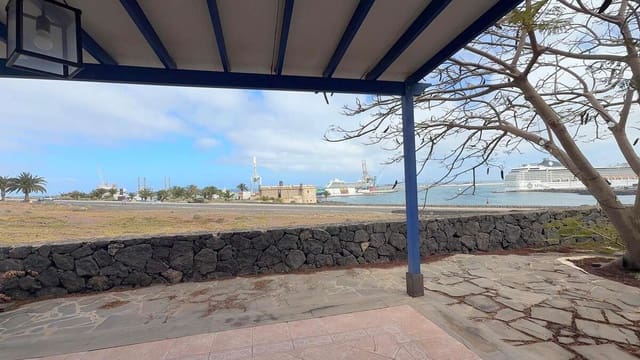 4 bedroom Finca/Country House for rent in Arrecife with garage - € 1,800 (Ref: 9714396)