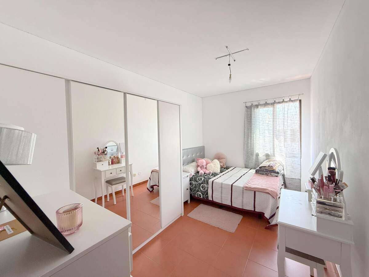 3 bedroom Semi-detached Villa for sale in Arrecife with garage - € 235,000 (Ref: 9726258)