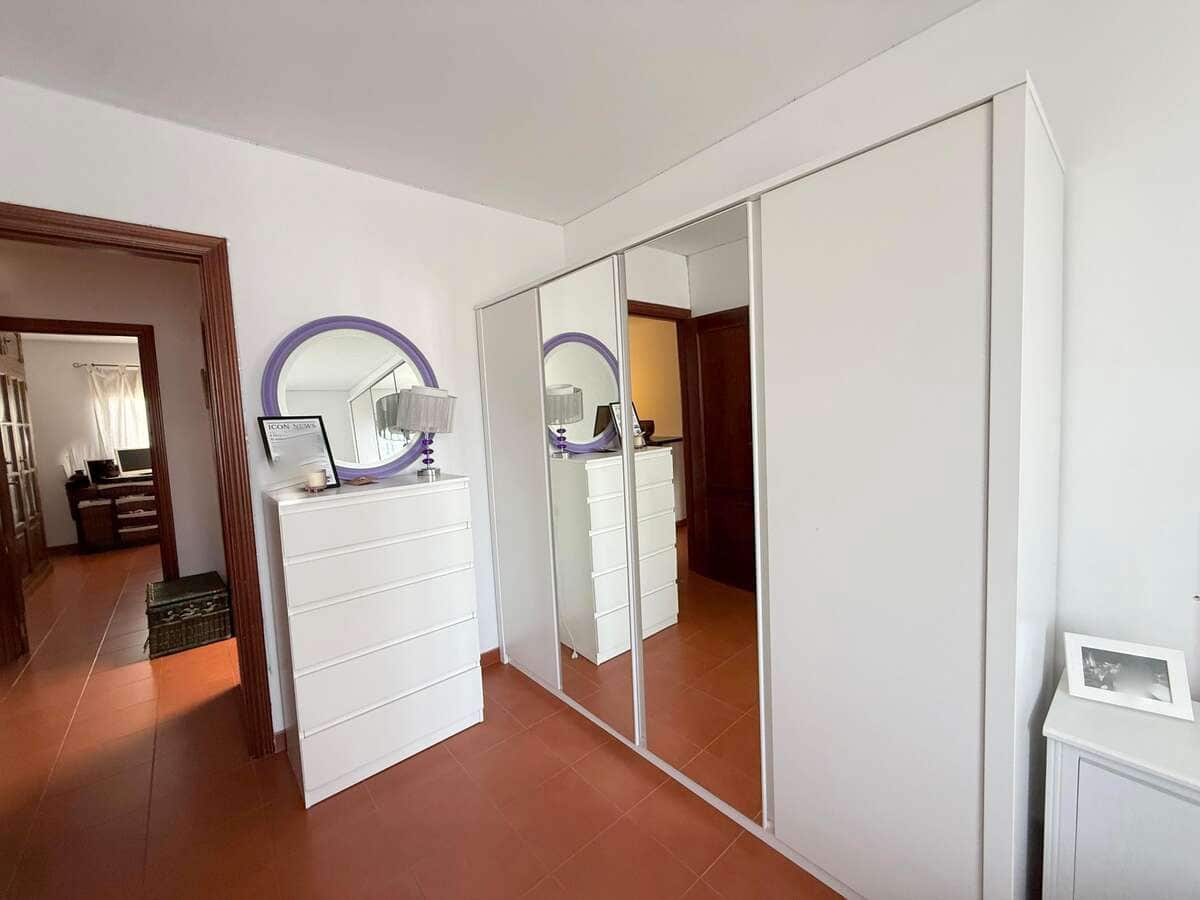 3 bedroom Semi-detached Villa for sale in Arrecife with garage - € 235,000 (Ref: 9726258)