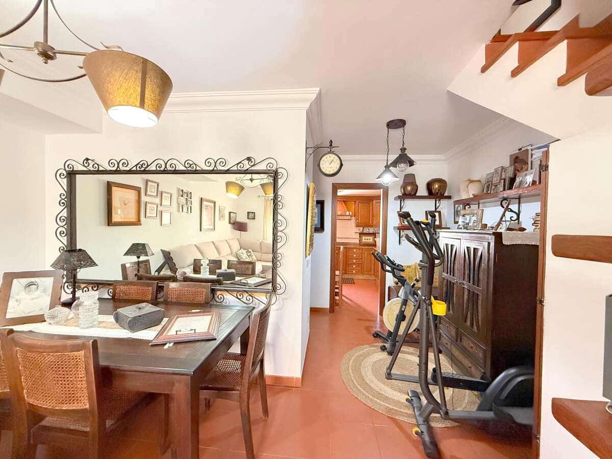 3 bedroom Semi-detached Villa for sale in Arrecife with garage - € 235,000 (Ref: 9726258)