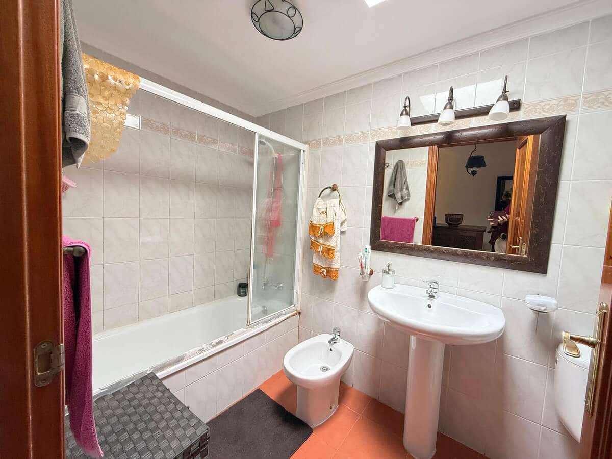 3 bedroom Semi-detached Villa for sale in Arrecife with garage - € 235,000 (Ref: 9726258)