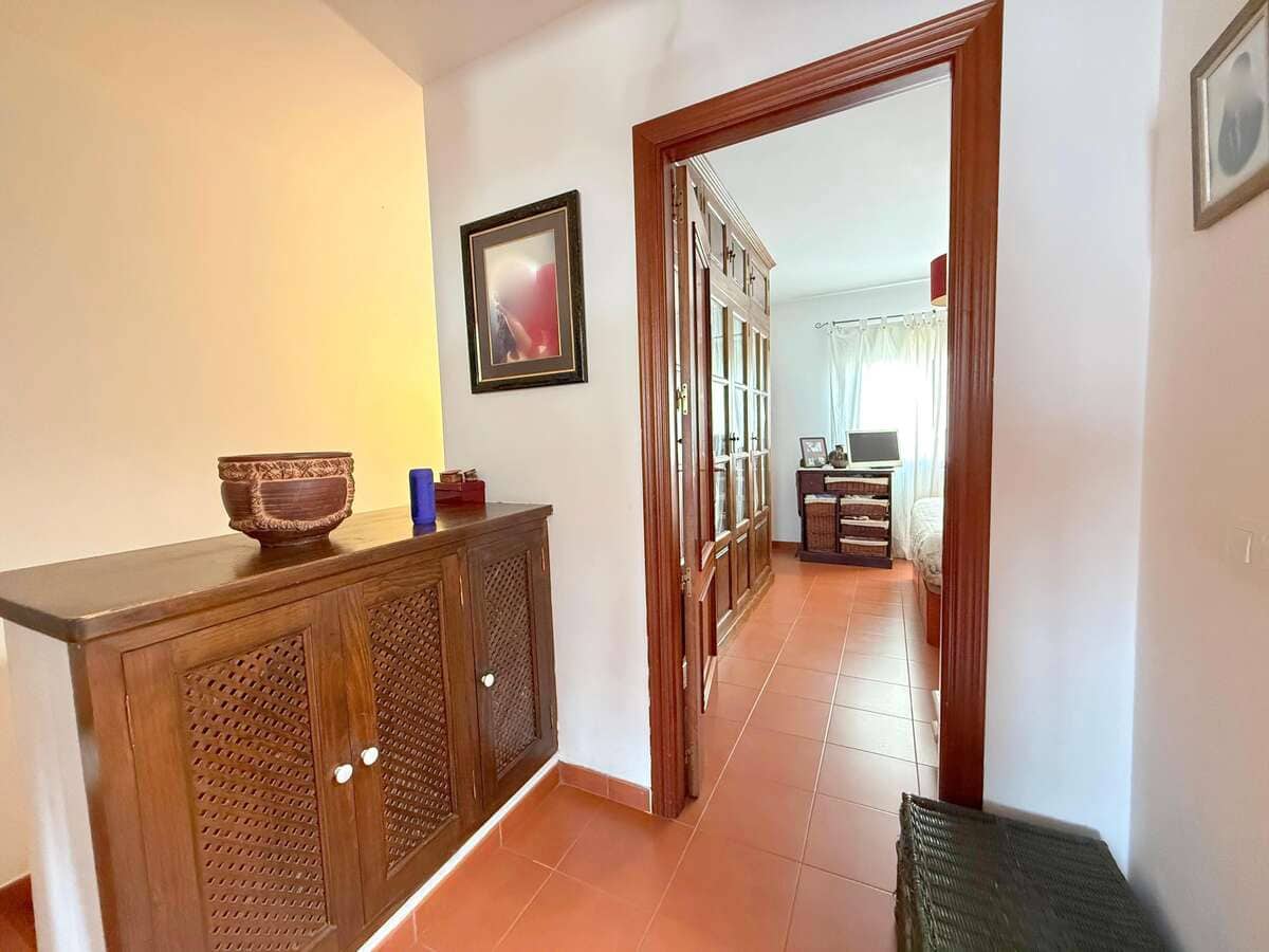 3 bedroom Semi-detached Villa for sale in Arrecife with garage - € 235,000 (Ref: 9726258)
