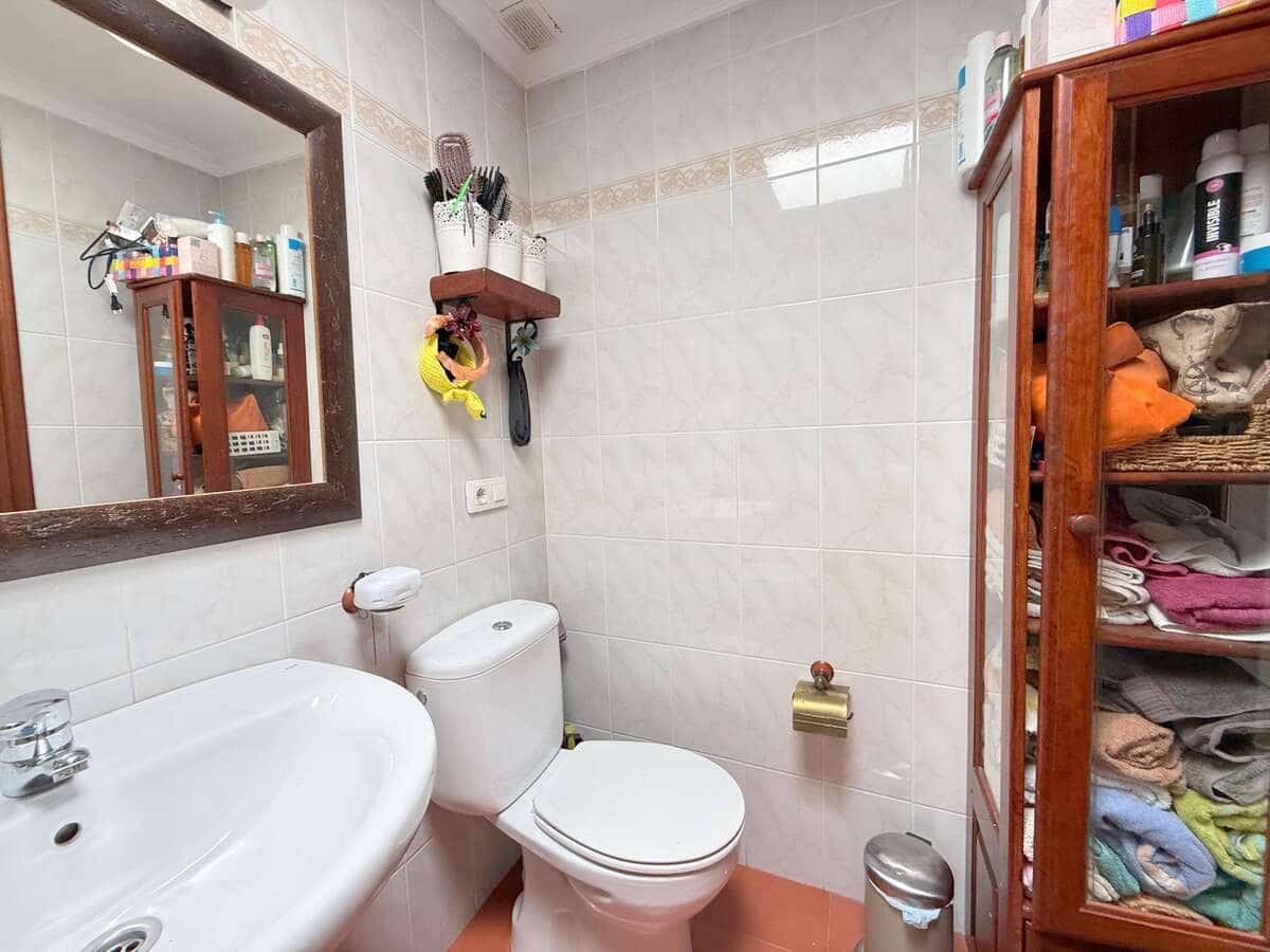 3 bedroom Semi-detached Villa for sale in Arrecife with garage - € 235,000 (Ref: 9726258)