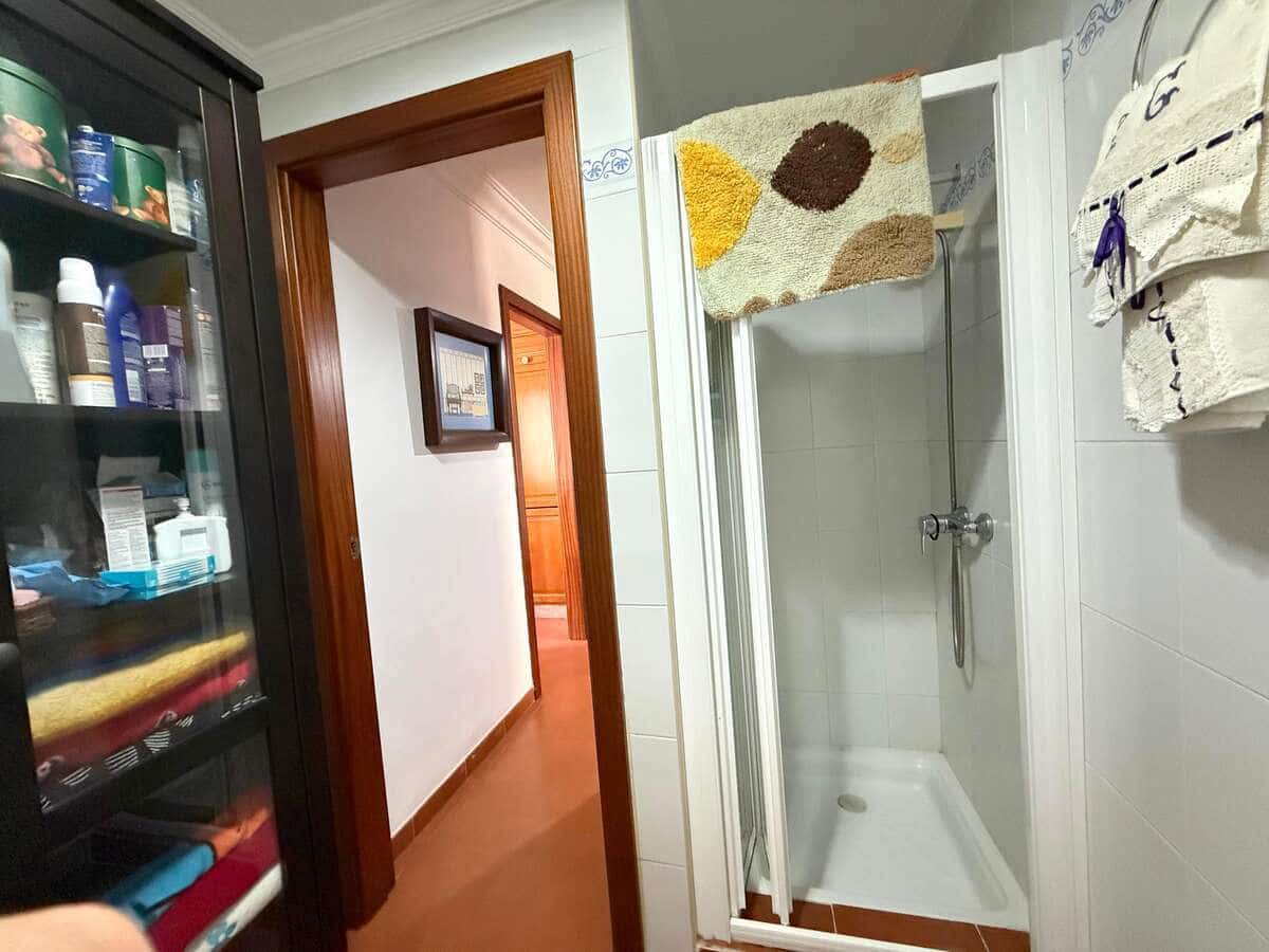 3 bedroom Semi-detached Villa for sale in Arrecife with garage - € 235,000 (Ref: 9726258)