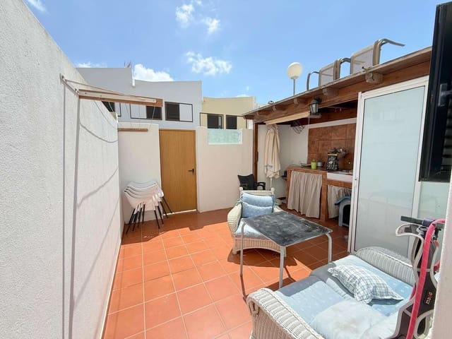 3 Zimmer Doppelhaus zu verkaufen in Arrecife mit Garage - 235.000 € (Ref: 9726258)