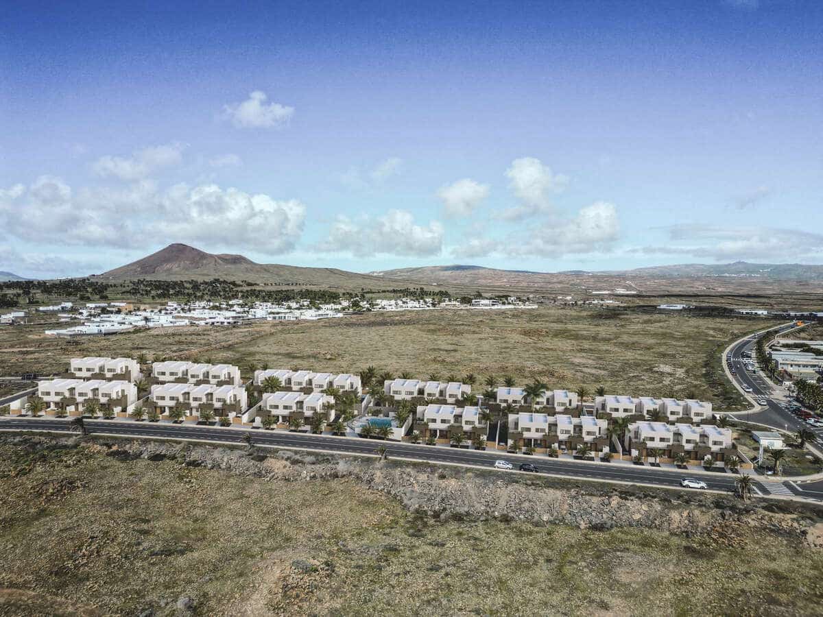 3 bedroom Villa for sale in Costa Teguise with pool garage - € 358,500 (Ref: 9737781)