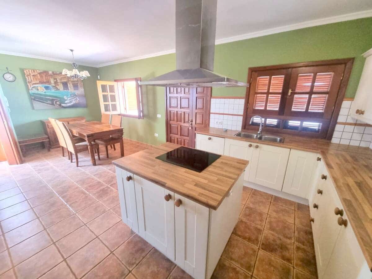 3 soveværelse Villa til salg i Yaiza med swimmingpool garage - € 490.000 (Ref: 9758326)