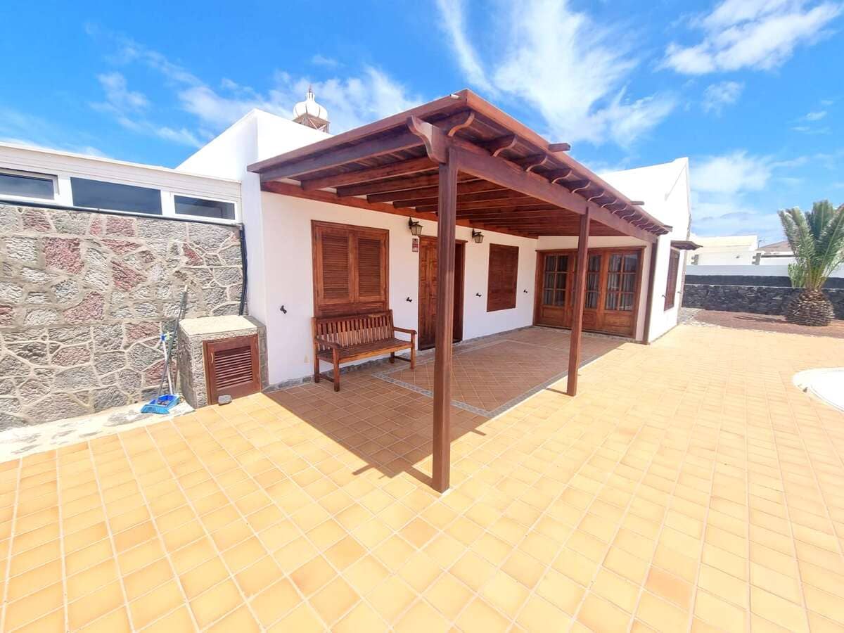 3 soveværelse Villa til salg i Yaiza med swimmingpool garage - € 490.000 (Ref: 9758326)