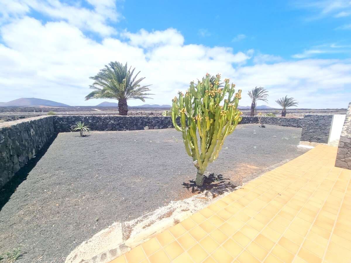 3 soveværelse Villa til salg i Yaiza med swimmingpool garage - € 490.000 (Ref: 9758326)