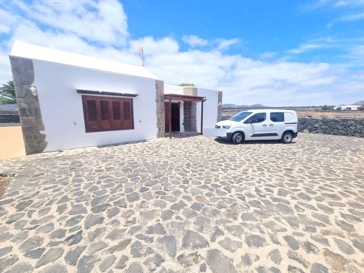 3 soveværelse Villa til salg i Yaiza med swimmingpool garage - € 490.000 (Ref: 9758326)