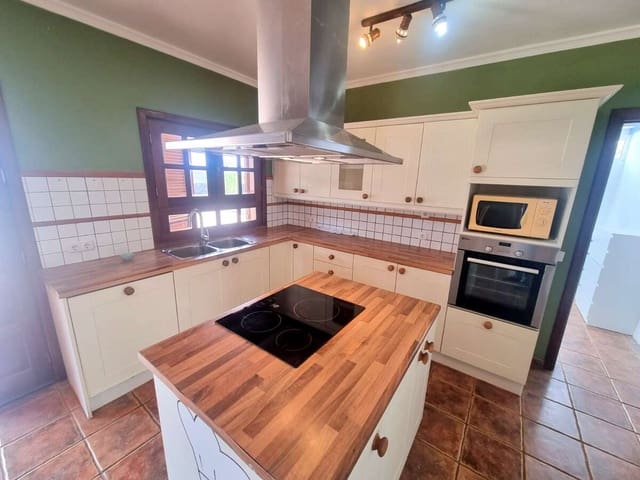 3 soveværelse Villa til salg i Yaiza med swimmingpool garage - € 490.000 (Ref: 9758326)