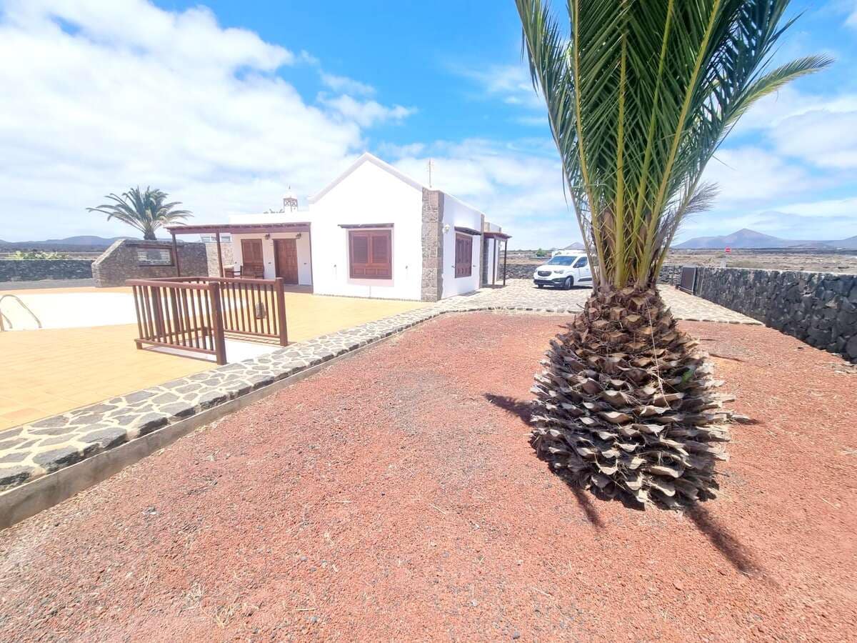 3 soveværelse Villa til salg i Yaiza med swimmingpool garage - € 490.000 (Ref: 9758326)