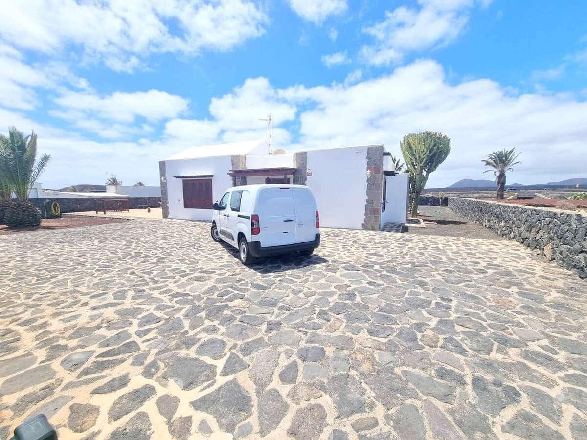 3 soveværelse Villa til salg i Yaiza med swimmingpool garage - € 490.000 (Ref: 9758326)