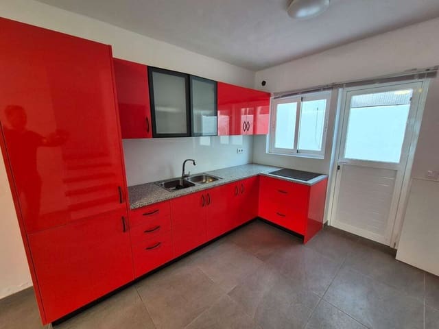 Pareado de 3 habitaciones en Puerto del Carmen, Tías en venta con garaje - 410.000 € (Ref: 9777526)