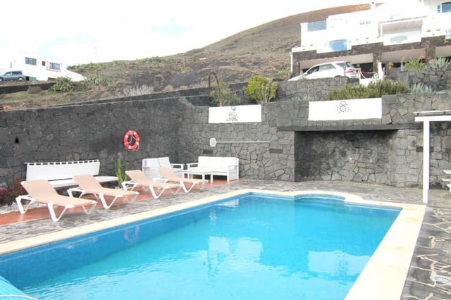 Chalet de 9 habitaciones en La Asomada, Tías en venta con piscina - 1.499.000 € (Ref: 9803870)