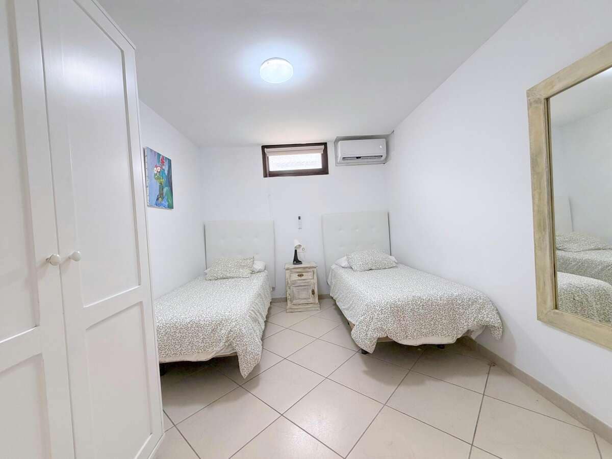 Chalet de 9 habitaciones en La Asomada en venta con piscina - 1.499.000 € (Ref: 9803870)