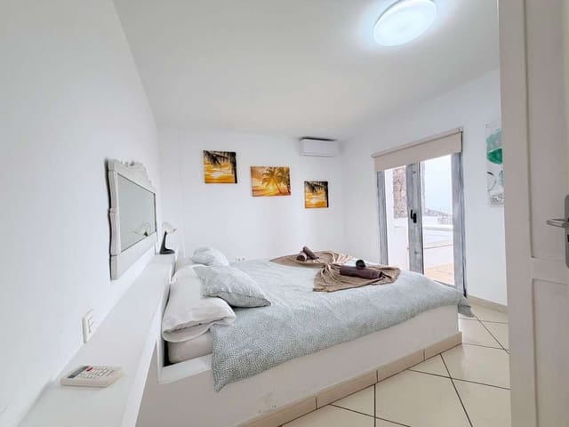 Chalet de 9 habitaciones en La Asomada, Tías en venta con piscina - 1.499.000 € (Ref: 9803870)