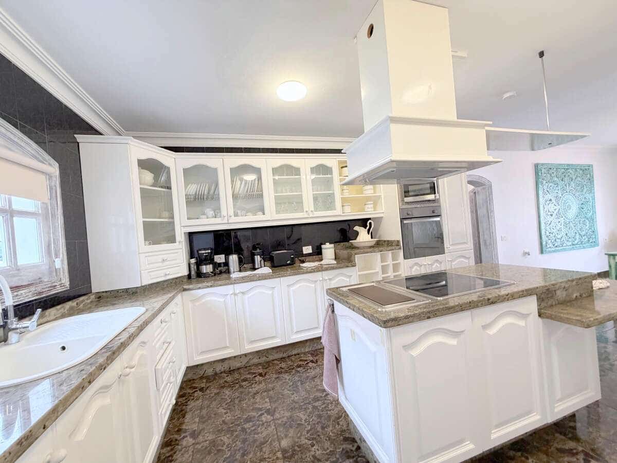 Chalet de 9 habitaciones en La Asomada en venta con piscina - 1.499.000 € (Ref: 9803870)