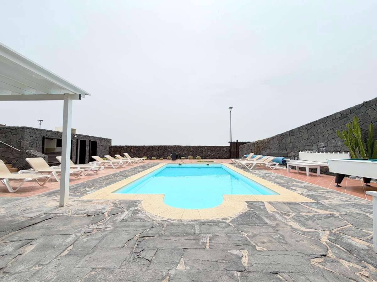 Chalet de 9 habitaciones en La Asomada en venta con piscina - 1.499.000 € (Ref: 9803870)