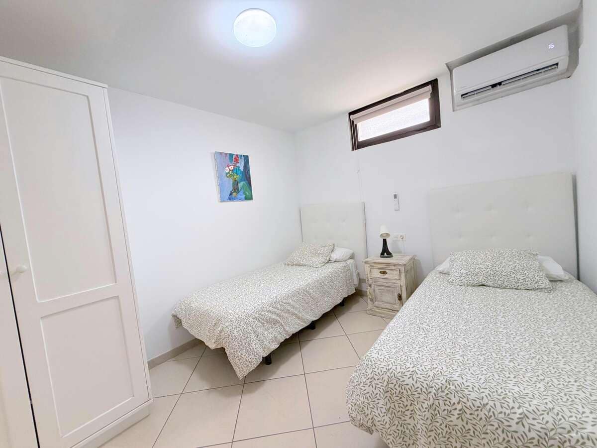 Chalet de 9 habitaciones en La Asomada en venta con piscina - 1.499.000 € (Ref: 9803870)