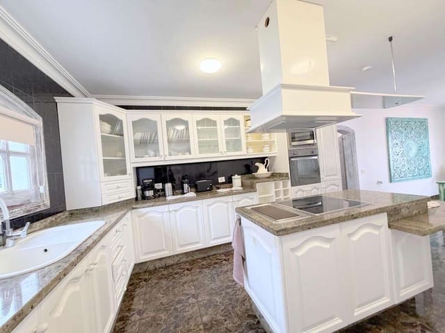 Chalet de 9 habitaciones en La Asomada, Tías en venta con piscina - 1.499.000 € (Ref: 9803870)