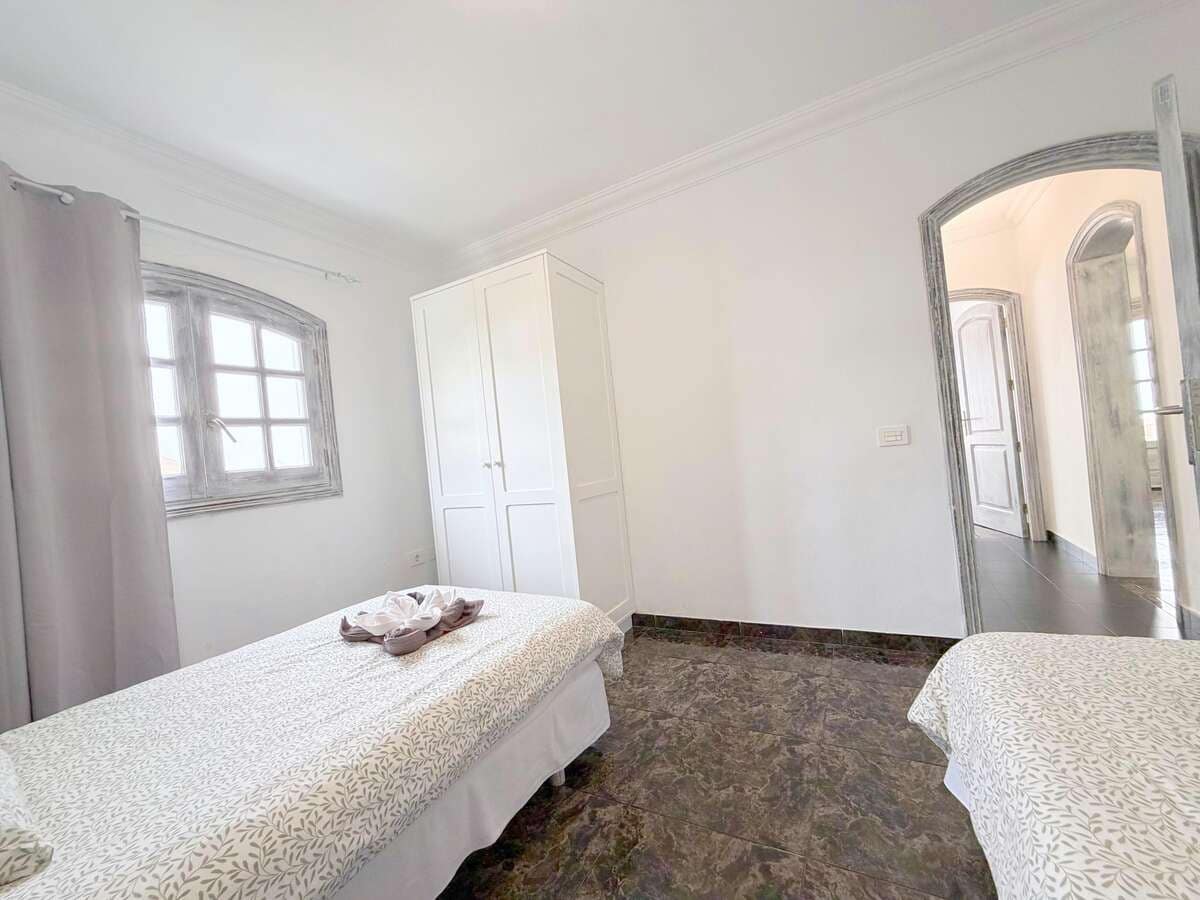 Chalet de 9 habitaciones en La Asomada en venta con piscina - 1.499.000 € (Ref: 9803870)