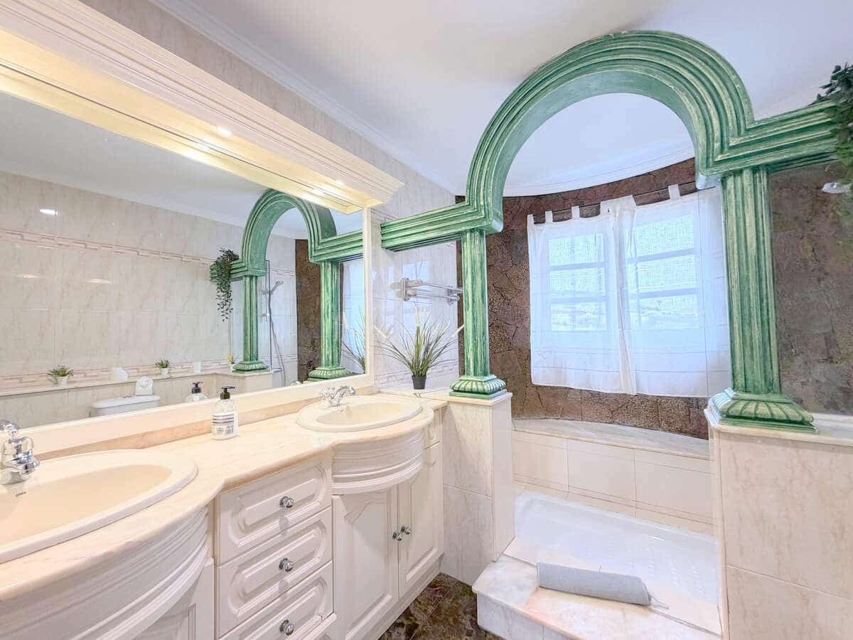 Chalet de 9 habitaciones en La Asomada en venta con piscina - 1.499.000 € (Ref: 9803870)