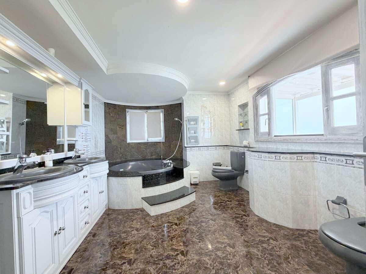 Chalet de 9 habitaciones en La Asomada en venta con piscina - 1.499.000 € (Ref: 9803870)