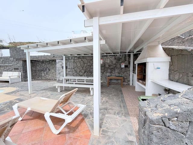 Chalet de 9 habitaciones en La Asomada, Tías en venta con piscina - 1.499.000 € (Ref: 9803870)